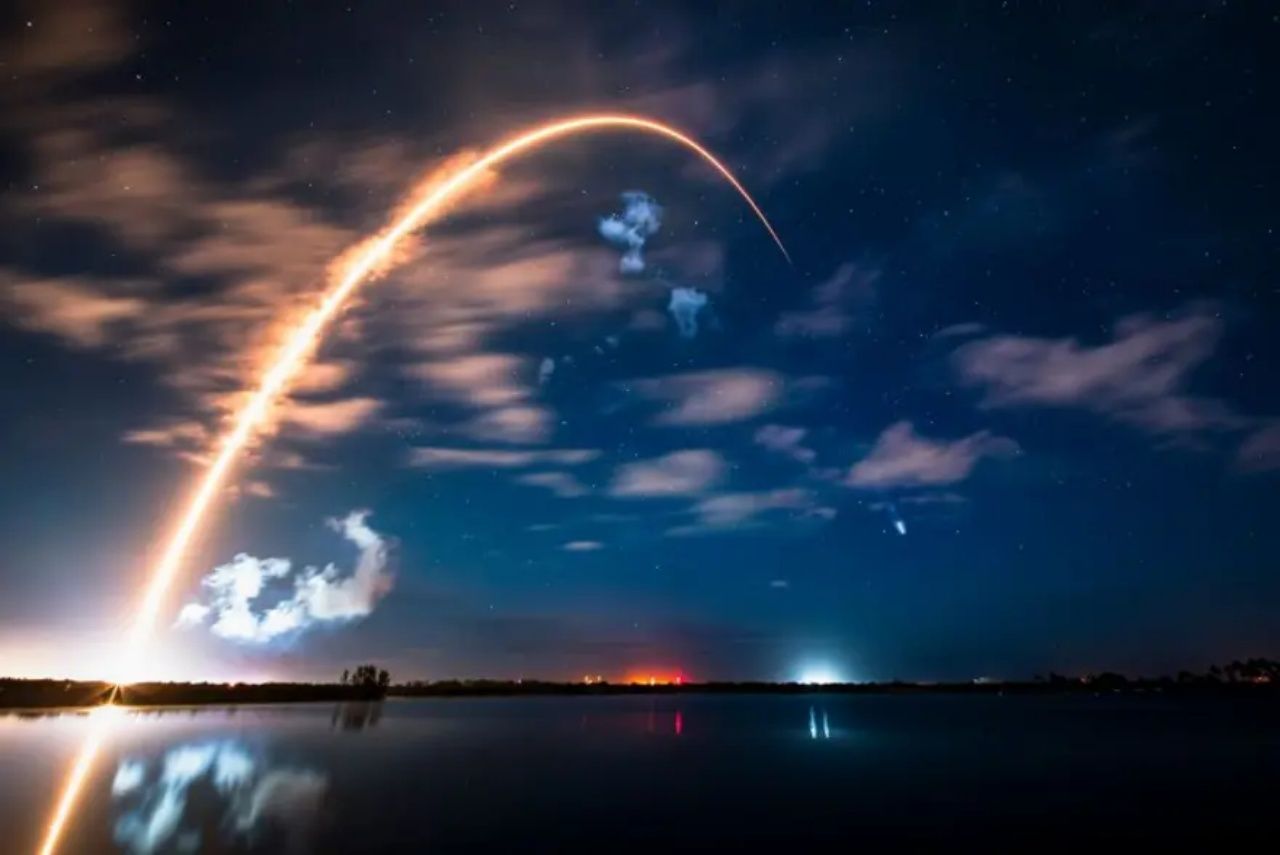 Elon Musk'un Starlınk uydusu patladı! Hızla dünyaya düşüyor 1