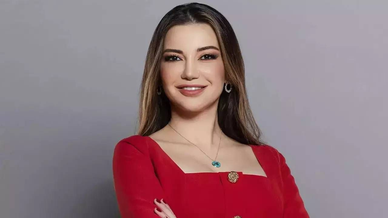 Milyonların önünde 'Popom estetik değil' dedi... Beyaz TV sunucusu Esra Ezmeci’nin Ela Rümeysa’dan ne farkı var? 2