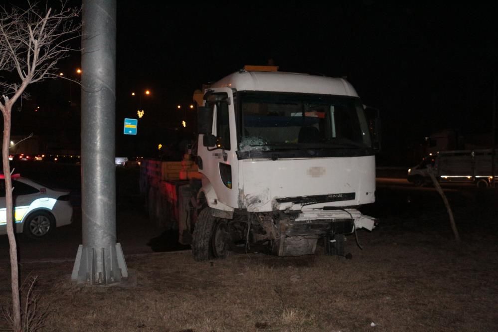 Freni boşalan vinç dehşet saçtı: Çok sayıda yaralı var 4