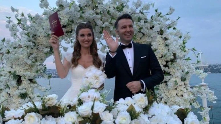 Mehmet Akif Ersoy'un eski eşi Pınar Erbaş'ın Show TV'den kovulduğu iddia edilmişti! Ünlü spiker sessizliğini bozdu 5