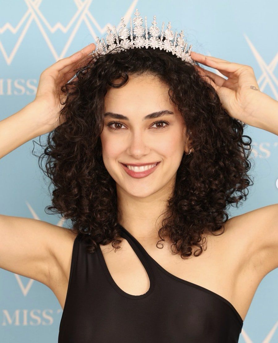 Miss Turkey 2025 birincisi Sıla Saraydemir oldu! 1993 Türkiye Güzeli Arzum Onan'ın gençliğine benzetildi 2