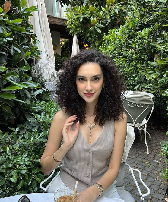 Miss Turkey 2025 birincisi Sıla Saraydemir oldu! 1993 Türkiye Güzeli Arzum Onan'ın gençliğine benzetildi 6
