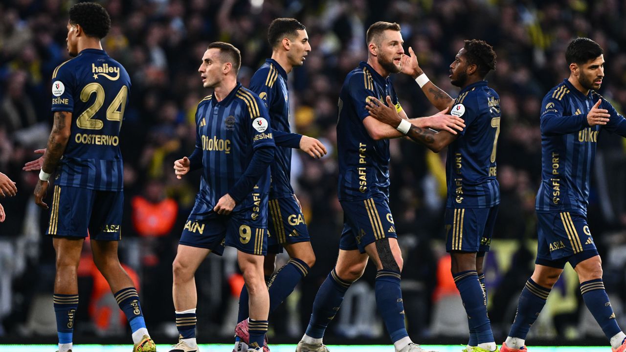 Fenerbahçe maçında skandal hakem hatası! Tüm yorumcular aynı kararda birleşti: Eyüpspor'un net penaltısı verilmedi 1