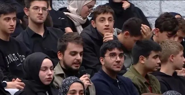 Bilal Erdoğan babasının elini neden öptüğünü ilk kez anlattı: Cumhurbaşkanı Erdoğan sahnede oğluna ne dedi? 6