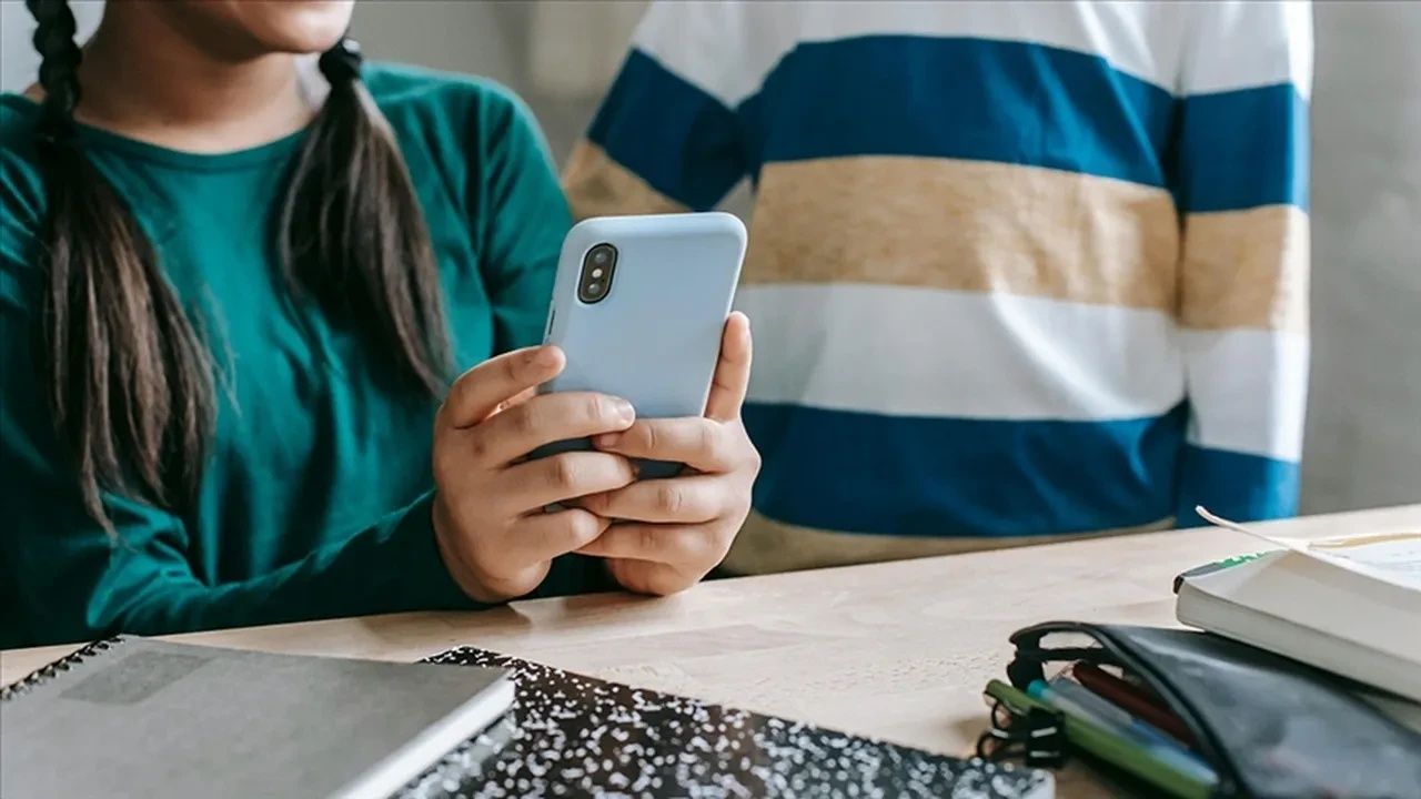 Kahramanmaraş’ta lisede skandal iddia: Kız öğrencilerin fotoğrafları izinsiz çekilip yapay zekayla +18 içeriklere dönüştürüldü, sitelere satıldı... 8