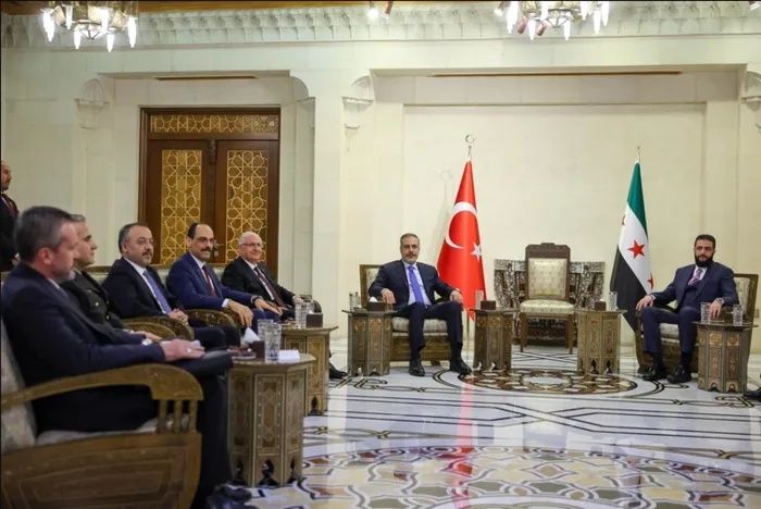 Yaşar Güler, Hakan Fidan ve MİT Başkanı İbrahim Kalın Şam'da! Masada 10 Mart Mutabakatı, sınır güvenliği ve Suriye’nin yeniden inşası var... 2
