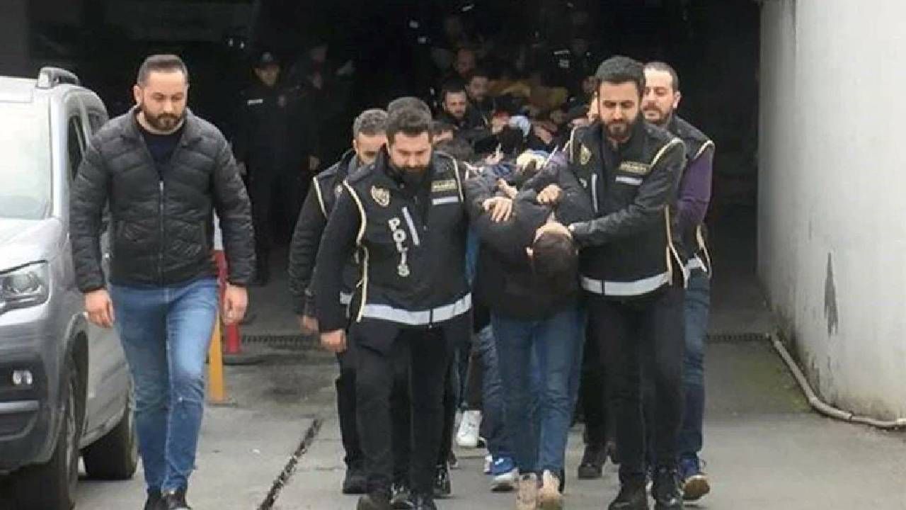 Silivri’de mahkeme savaş alanına döndü! Barış Boyun davasında sandalyeler havada uçuştu 3
