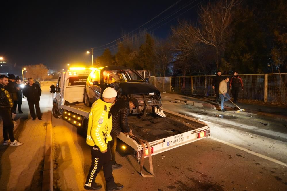 İşçi servisi ile otomobil çarpıştı: Çok sayıda yaralı var 3