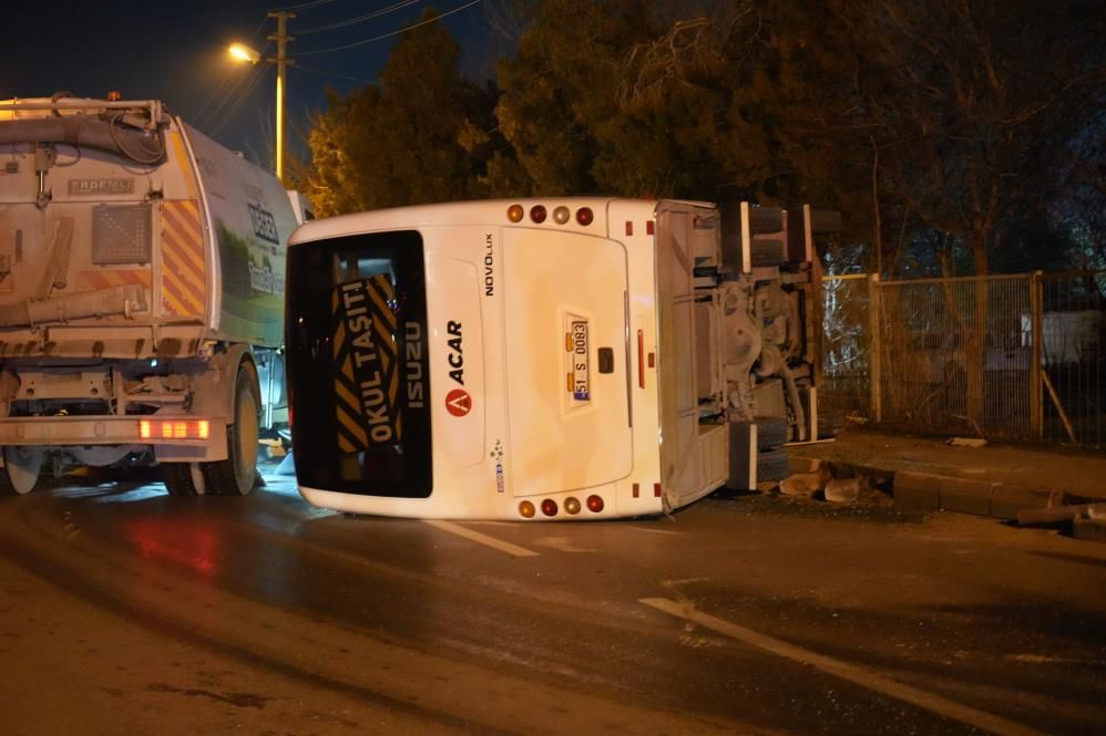 İşçi servisi ile otomobil çarpıştı: Çok sayıda yaralı var 5