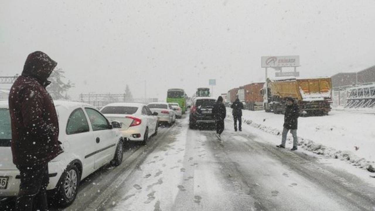 İstanbul’da hava sertleşiyor: AKOM karla karışık yağmur için gün verdi 4