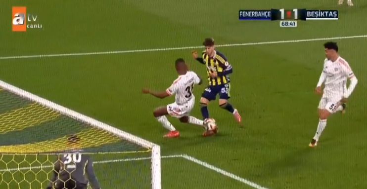 Fenerbahçe-Beşiktaş derbisindeki tartışmalı pozisyonlar 3
