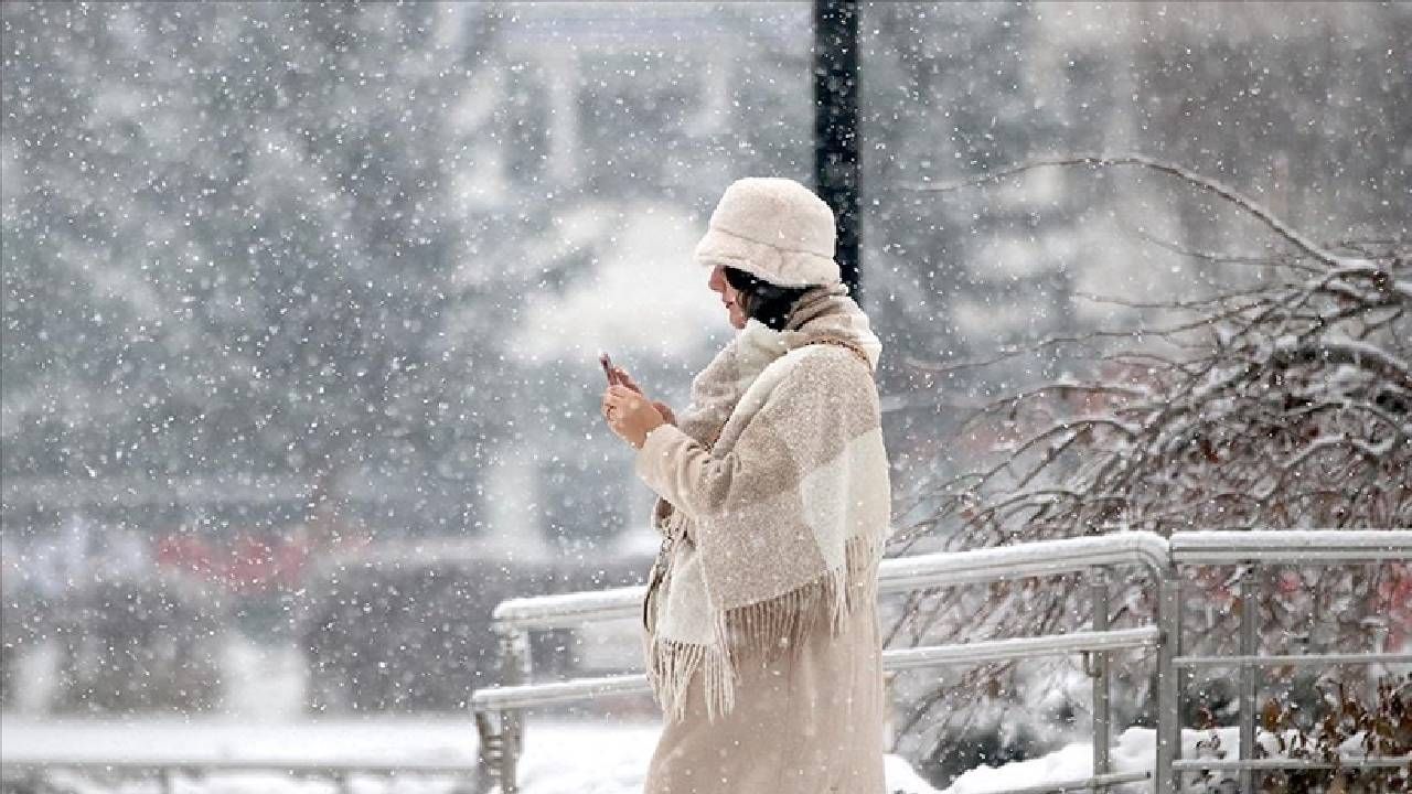 Yeni yıla bembeyaz girilecek! İstanbul’a kar geliyor! Meteoroloji sarı kodla uyardı: İşte o tarih... 3