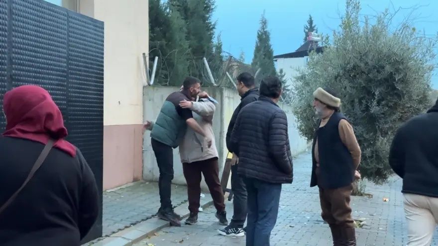 11’inci Yargı Paketi yürürlüğe girdi: 40 binden fazla mahkum serbest bırakıldı... Cezaevleri önünde meşaleli sevinç 2