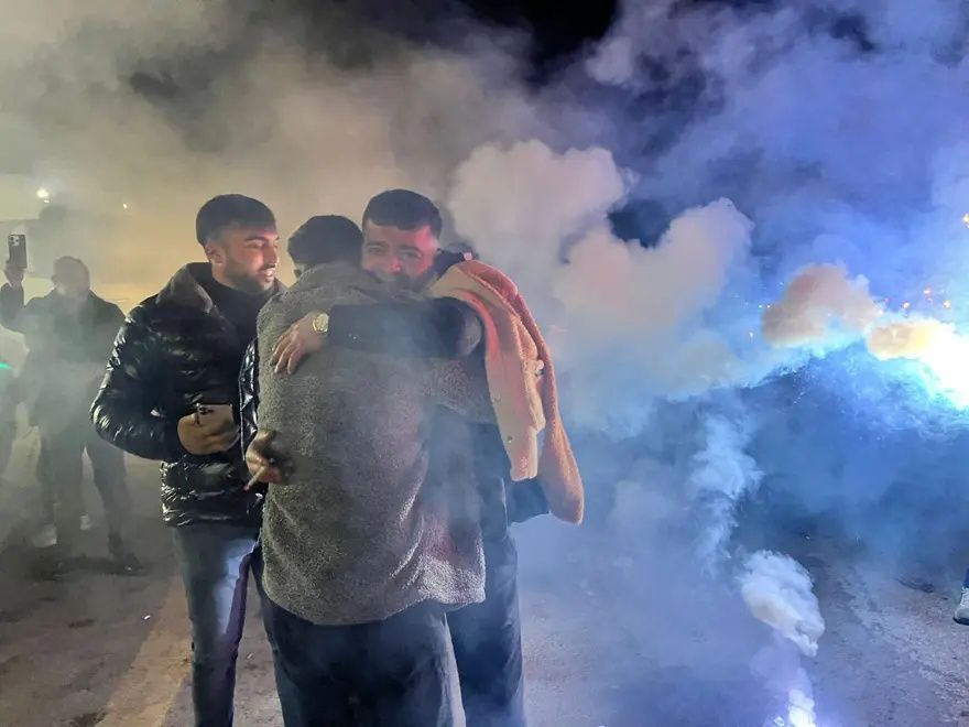 11’inci Yargı Paketi yürürlüğe girdi: 40 binden fazla mahkum serbest bırakıldı... Cezaevleri önünde meşaleli sevinç 1