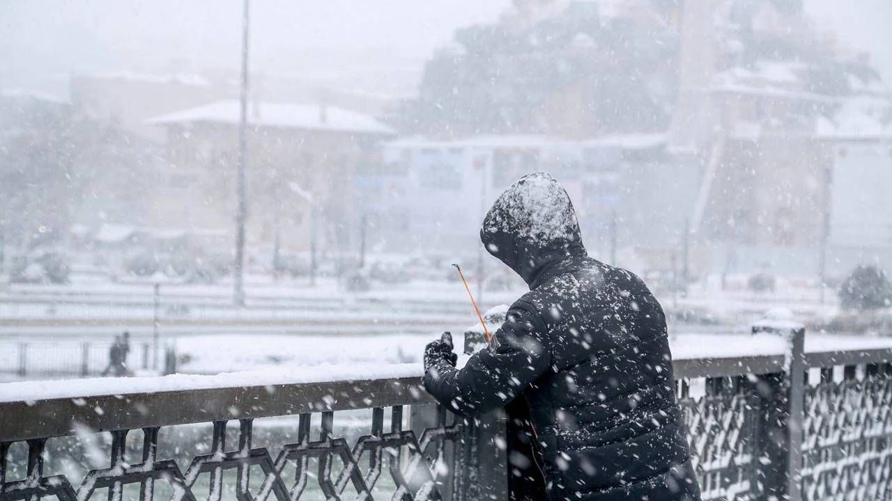 Hafta sonu planları değişecek! Valilik alarm verdi: İstanbul'da lapa lapa kar yağacak 3