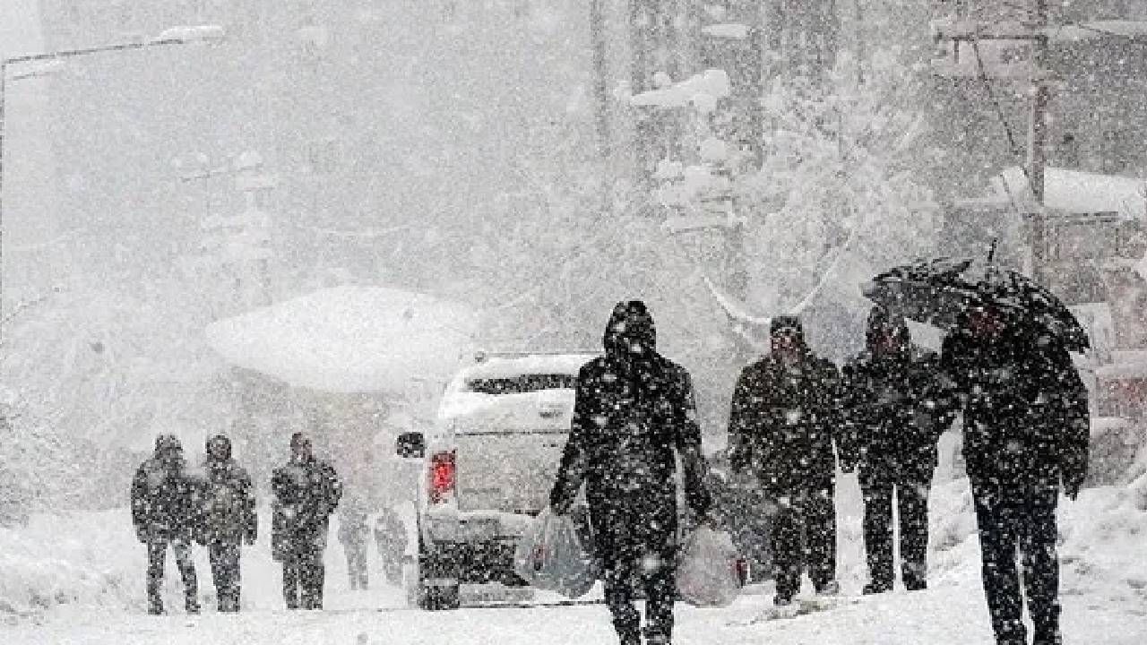 Hafta sonu planları değişecek! Valilik alarm verdi: İstanbul'da lapa lapa kar yağacak 4