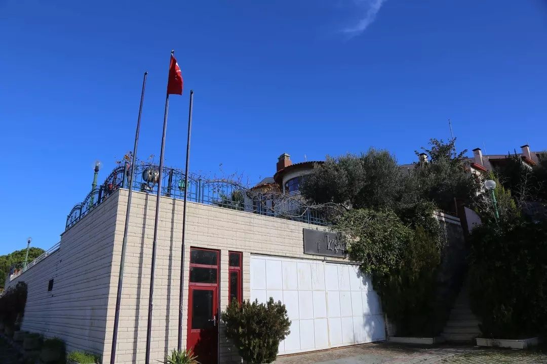 Kayahan’ın hatıralarla dolu “Gönül Köşkü” satışta! Deniz manzaralı köşk için istenen rakam dudak uçuklattı.. 2