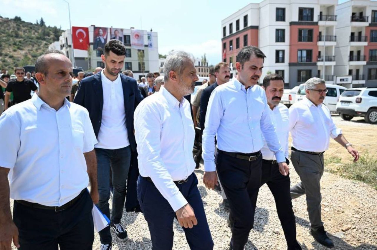 Cumhurbaşkanı Erdoğan ilk ışıkları yarın yakacak! Dünyanın ilk ışıklandırılan caddesi Tarihi Kurtuluş Caddesi yeniden aydınlanıyor 5