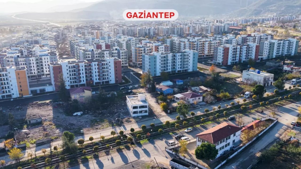 Asrın felaketinde izler asrın inşasıyla siliniyor! Şehirler yeniden ayağa kalkıyor! İşte deprem bölgesinin öncesi ve sonrası... 19