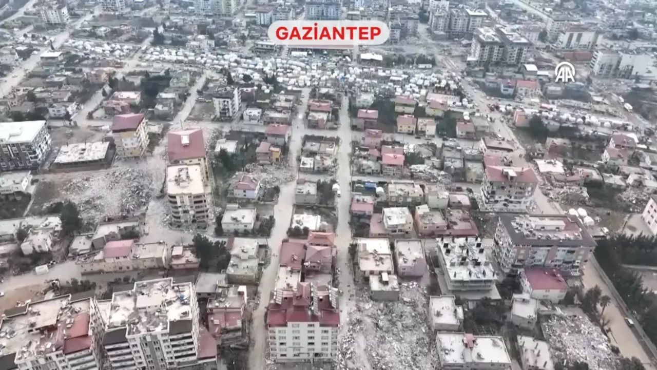 Asrın felaketinde izler asrın inşasıyla siliniyor! Şehirler yeniden ayağa kalkıyor! İşte deprem bölgesinin öncesi ve sonrası... 20