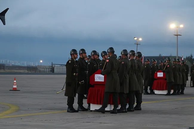 Ankara’daki uçak kazasında hayatını kaybeden Libya askeri heyeti için veda töreni: Cenazeler Libya’ya uğurlandı 2