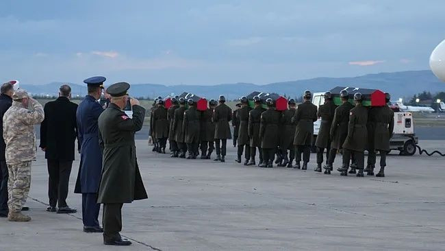 Ankara’daki uçak kazasında hayatını kaybeden Libya askeri heyeti için veda töreni: Cenazeler Libya’ya uğurlandı 4