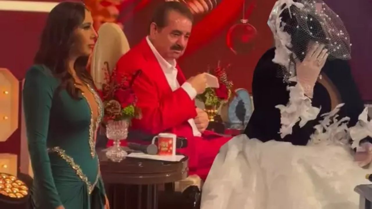 22 yıllık küslük bitti! Asena ve İbrahim Tatlıses aynı sahnede! Asena dans etti, Tatlıses ve Bülent Ersoy gözyaşlarına boğuldu... 1