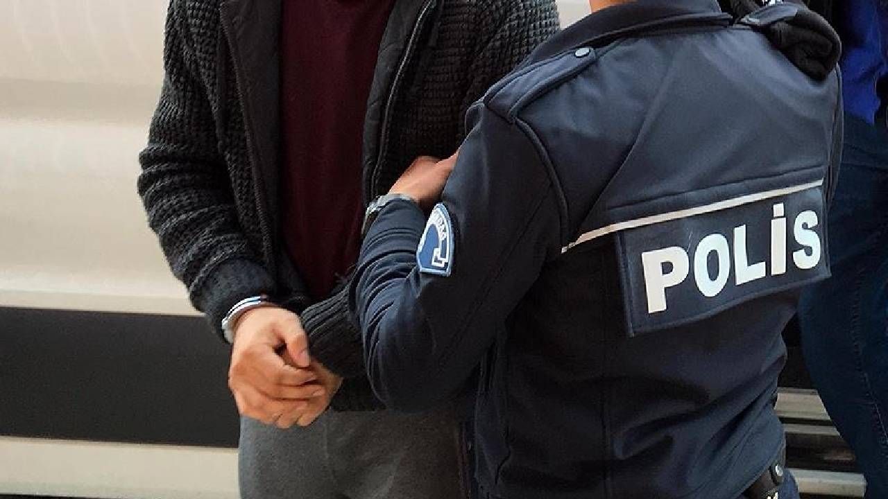 Ünlü isimlere bir darbe daha! Uyuşturucu operasyonunda yeni dalga: Rapçi Ege ve Show Tv'nin eski sunucu Buse İskenderoğlu, Veyis Ateş ve Taner Çağlı gözaltında 1
