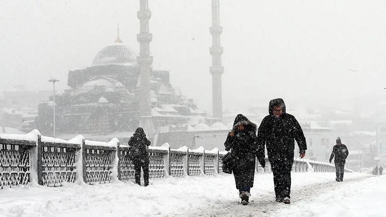 Yeni yıla bembeyaz gireceğiz! İstanbul’a kar geliyor: Meteoroloji tarih verdi: İşte o zaman aralığı 1