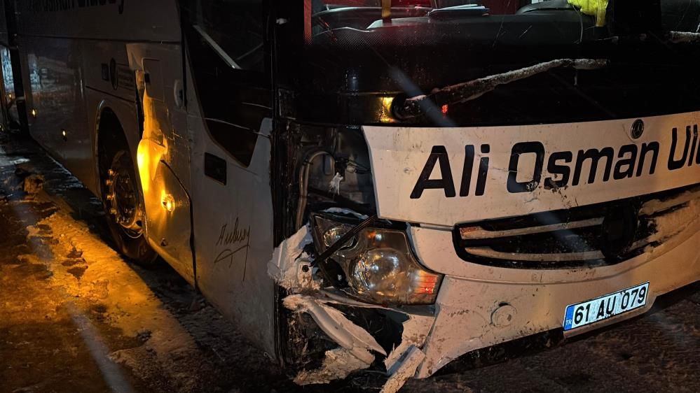 Ortalık savaş alanına döndü: 7 araç birbirine çarptı 3