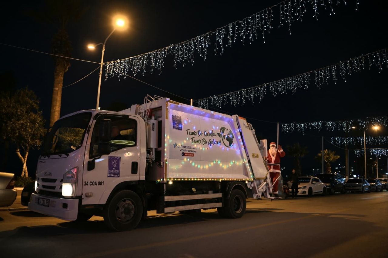 İcralık Kuşadası Belediyesi’nden tepki çeken yılbaşı hamlesi: 52 milyonluk borca rağmen Noel Baba’lı süsleme 5