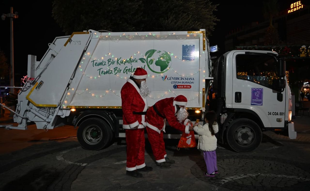 İcralık Kuşadası Belediyesi’nden tepki çeken yılbaşı hamlesi: 52 milyonluk borca rağmen Noel Baba’lı süsleme 4