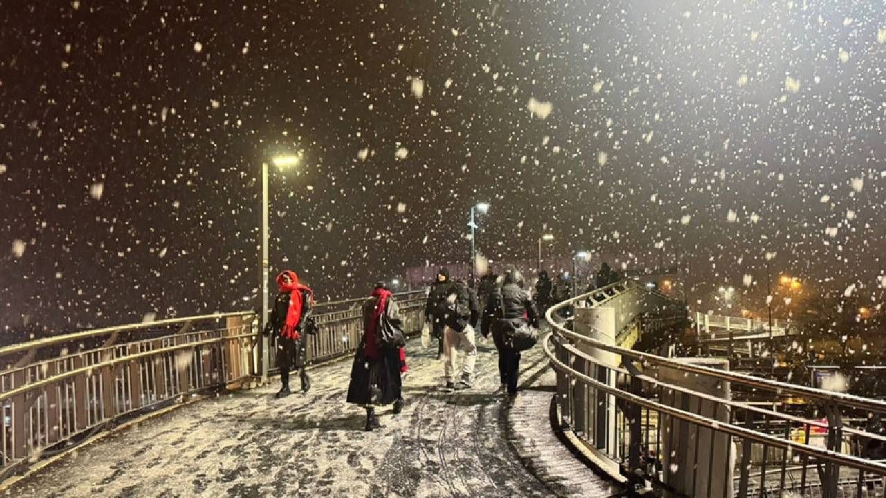Birçok sefer iptal edildi! Üç deniz için alarm verildi: Fırtına sonrası kar yağışı geliyor 4