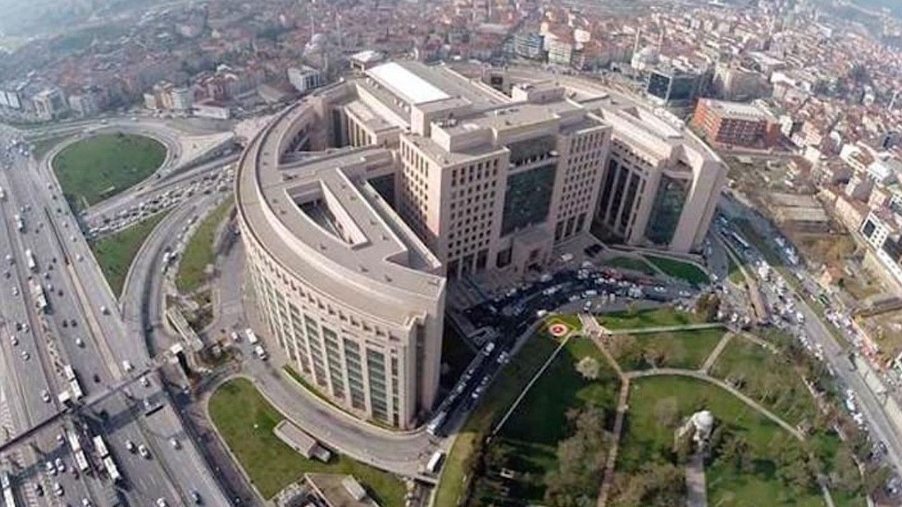 "Önümüzdeki günlerde çok önemli bir teknik direktör gözaltına alınacak! Yer yerinden oynayacak" Futbol dünyasına bomba gibi düşen şok iddia 5