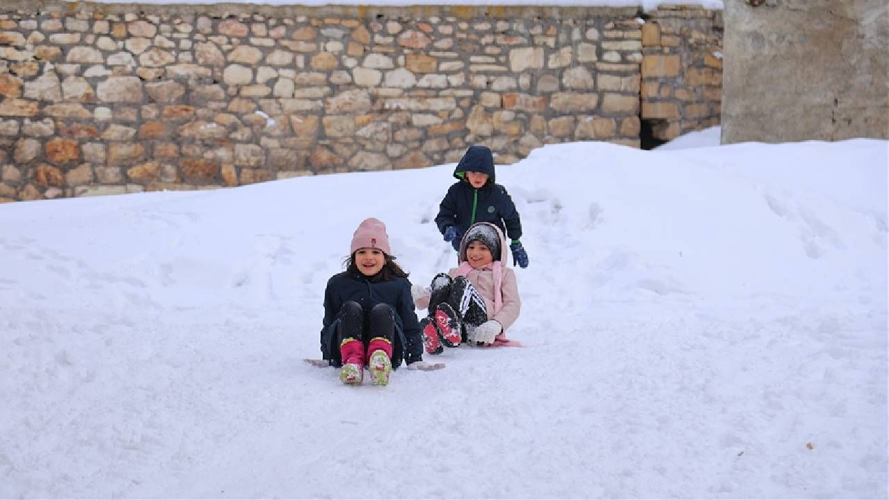 Valilikten kritik duyuru! Bugün İstanbul’da hava bir anda değişiyor: 19 ilçeye akşam saatlerinde kar gelecek 1
