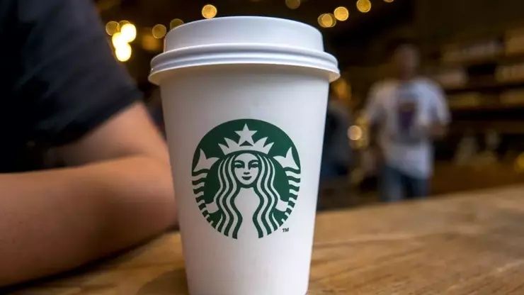 Boykot dalgası Starbucks’ı köşeye sıkıştırdı! Alarm zilleri çalıyor: 400 mağaza kapatıyorlar! 5