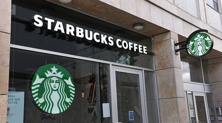 Boykot dalgası Starbucks’ı köşeye sıkıştırdı! Alarm zilleri çalıyor: 400 mağaza kapatıyorlar! 4