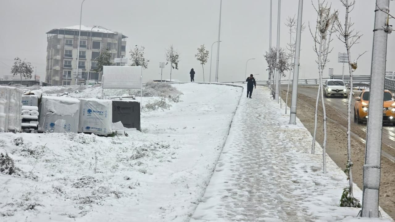 Yarın için 58 ile kar uyarısı geldi! Bu illere lapa lapa kar yağacak 2