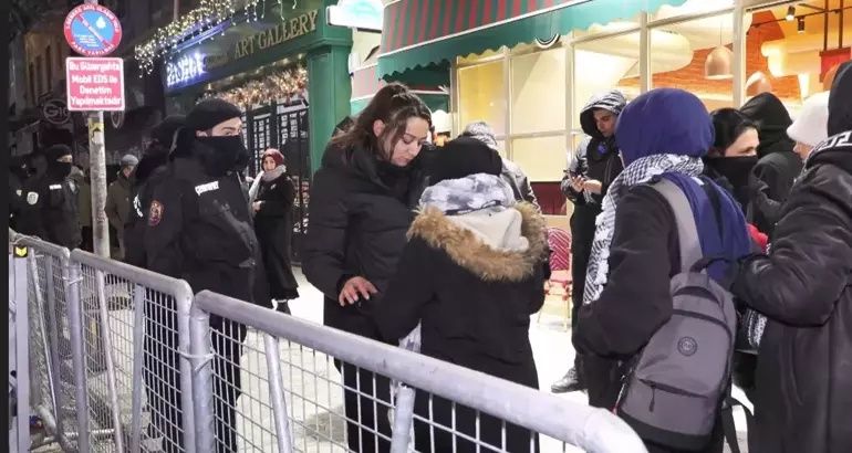 Galata Köprüsü'nde Filistin için tarihi buluşma! Büyük Gazze Yürüyüşü başladı... SuperHaber olarak alandayız! 2