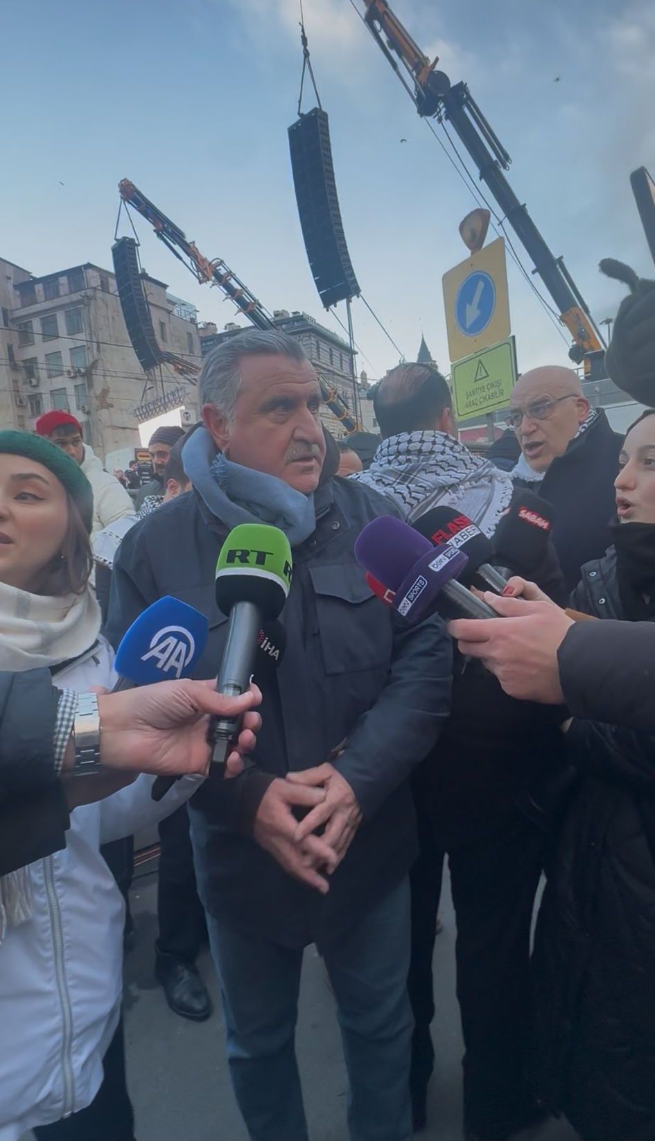 Gazze'nin çığlığı Galata'dan yükseliyor! Binlerce kişi yılın ilk günü İsrail zulmüne 'dur' diyor! Bakanlar da Galata'da... 5
