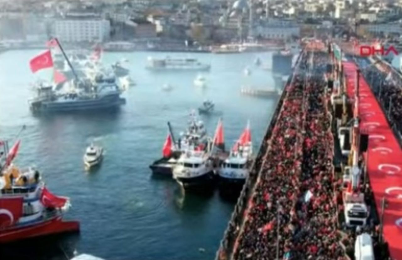 Bilal Erdoğan’dan Galata Köprüsü’nde sert mesaj: Gazze’de yaşanan savaş değil, bilinçli bir soykırımdır! 3