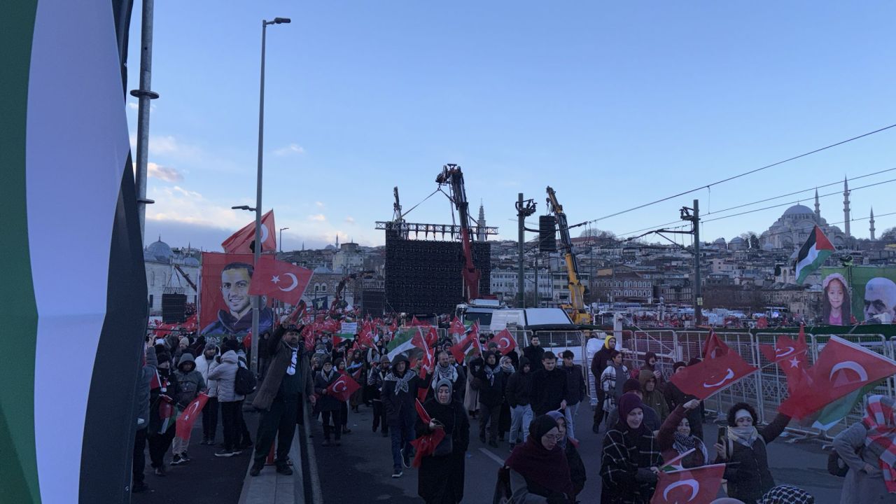Bilal Erdoğan’dan Galata Köprüsü’nde sert mesaj: Gazze’de yaşanan savaş değil, bilinçli bir soykırımdır! 6