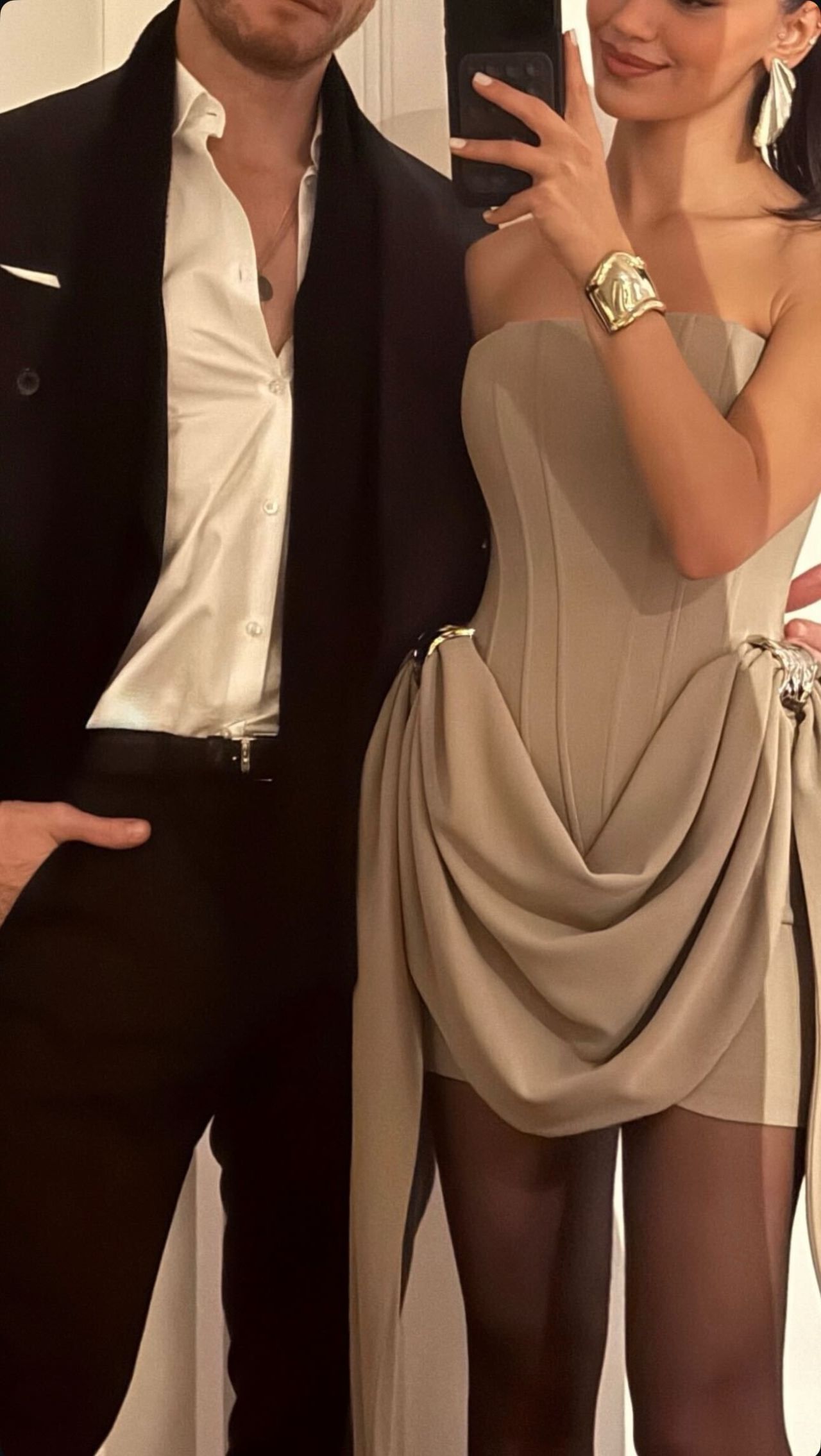 Artık saklamıyorlar! İlk aşk karesi geldi: Selin Yağcıoğlu'nun 2025'e veda paylaşımında Kerem Bürsin sürprizi! 3