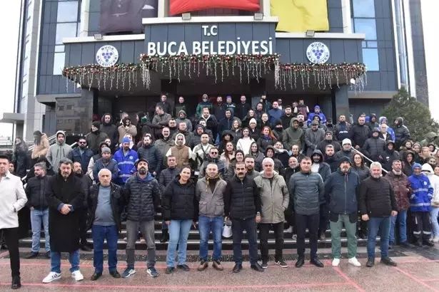 İşçiler maaş beklerken tatil savunması geldi! Sevcan Orhan'la Phuket'e giden Buca Belediye Başkanı Duman’dan “Gayet insani bir durum” çıkışı 4