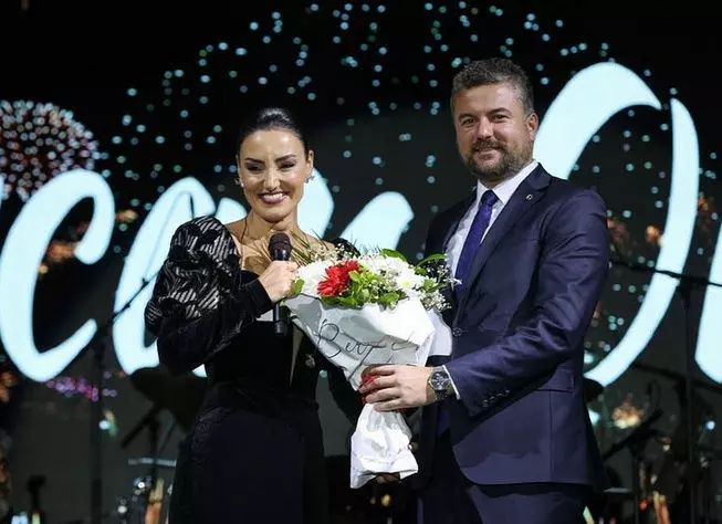 İşçiler maaş beklerken tatil savunması geldi! Sevcan Orhan'la Phuket'e giden Buca Belediye Başkanı Duman’dan “Gayet insani bir durum” çıkışı 3
