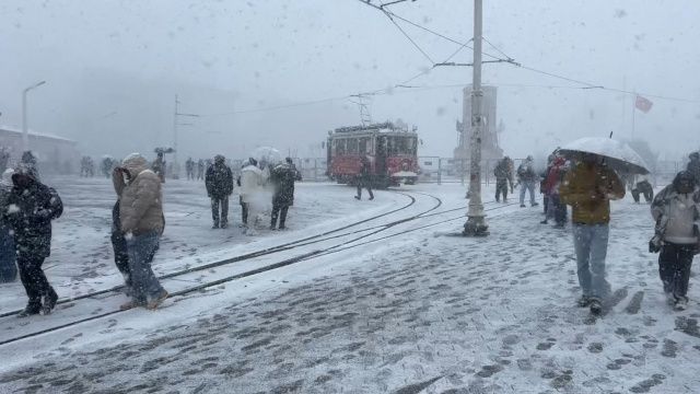 Türkiye 2026’ya karla girdi: Okullar peş peşe tatil edildi! 6