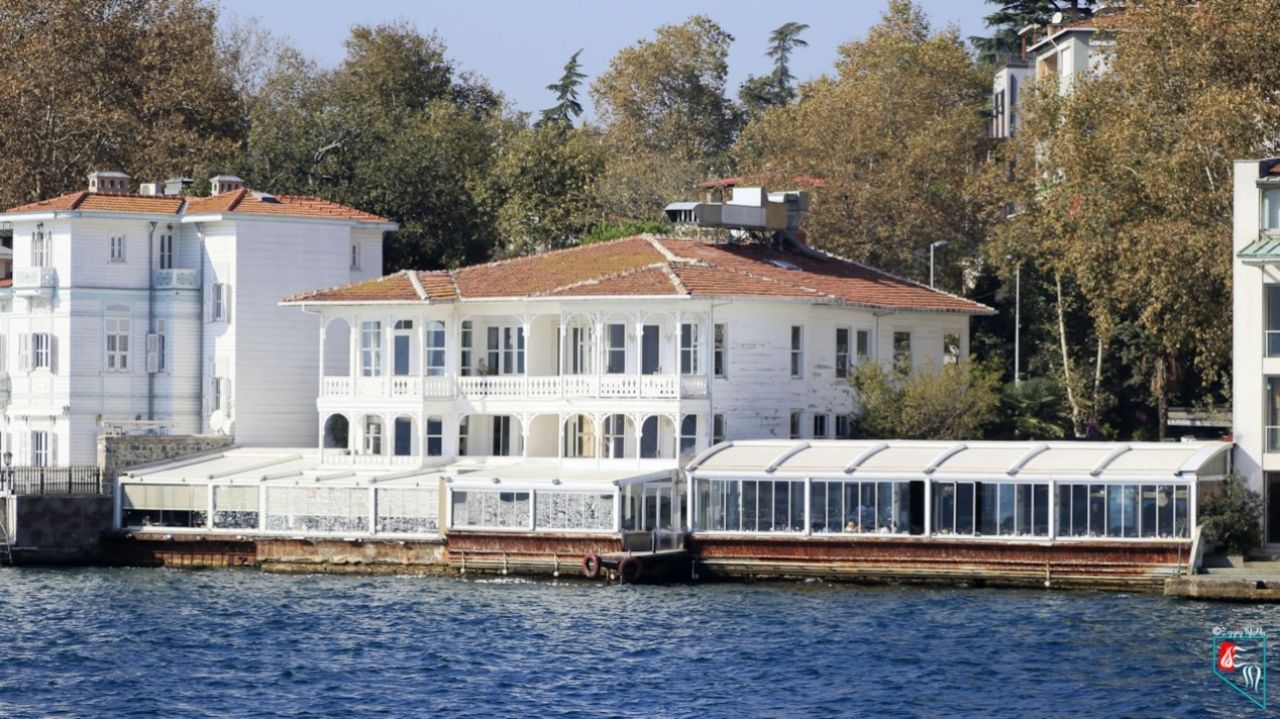 İstanbul Boğazı'nda milyarlık güzellik! Elektrik profesörünün 200 yıllık yalısı rekor fiyata satışa çıkarıldı 1