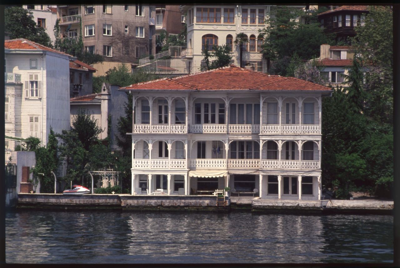 İstanbul Boğazı'nda milyarlık güzellik! Elektrik profesörünün 200 yıllık yalısı rekor fiyata satışa çıkarıldı 5