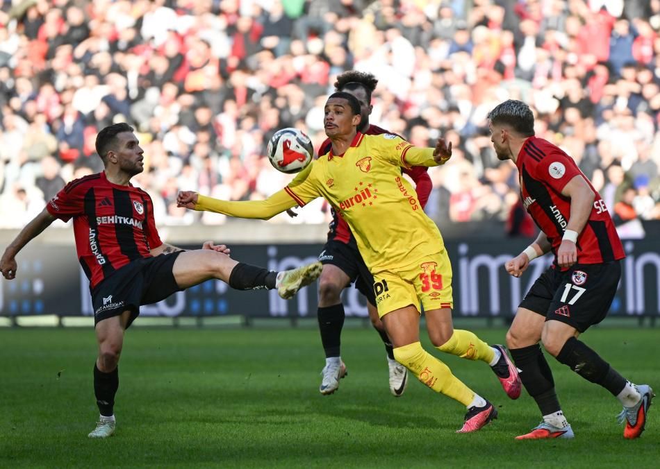 Trabzonspor'un yıldızı Oulai zirvede! İşte Süper Lig'de değerini en çok arttıran 20 futbolcu 10