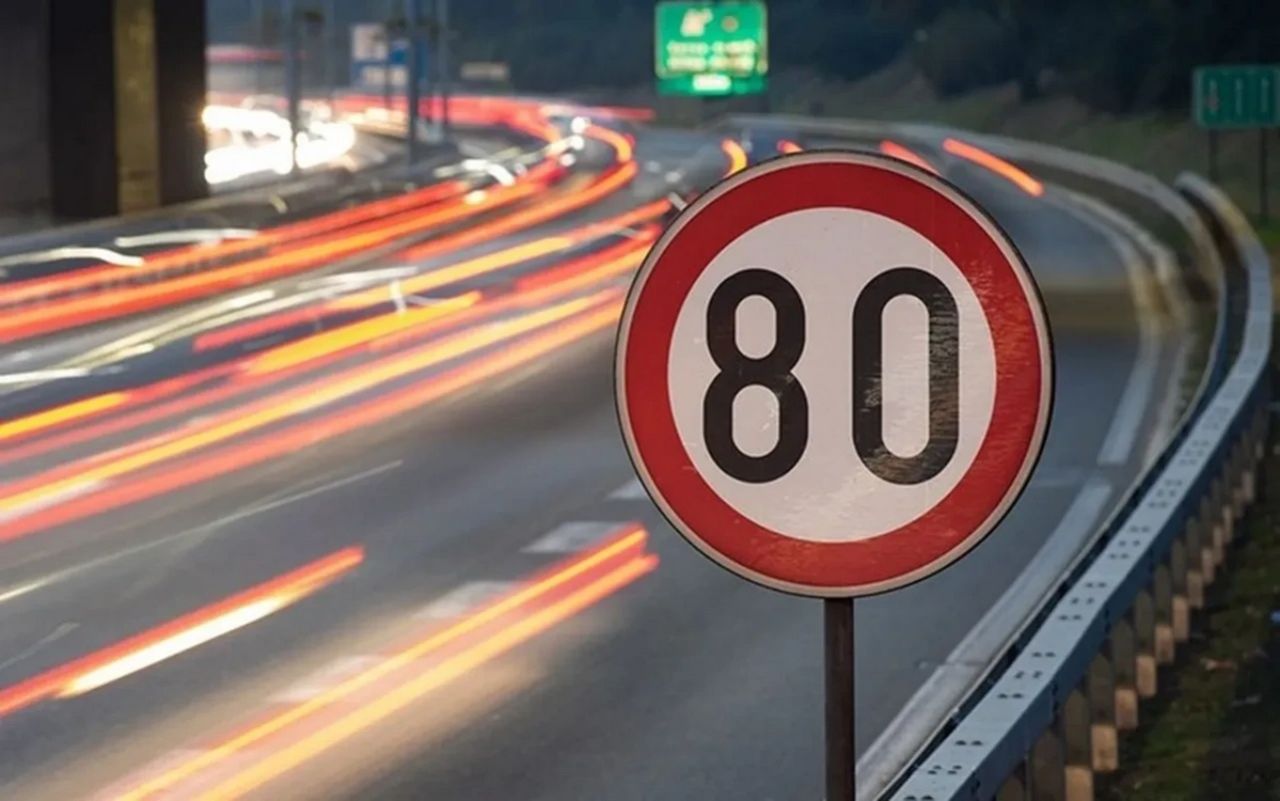 Tüm sürücüleri ilgilendiriyor! Bakan Uraloğlu duyurdu: 58 bin 246 hız sınırı levhası kaldırıldı 5